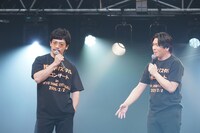 コンサートTシャツを着用するORANGE RANGE本人（野田クリスタル）と野田クリスタル（Mr.シャチホコ）