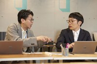 WebCM撮影中の男性ブランコ