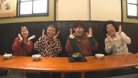 鹿児島を訪れる、EXITりんたろー。（右から2人目）ら