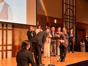 「浜松やらまいか交流会」にてやらまいか大使に就任したラブレターズ塚本(写真提供:ASH&Dコーポレーション)