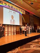 「浜松市やらまいか大使」に就任したラブレターズ塚本(写真提供:ASH&Dコーポレーション)