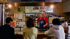 バイきんぐ西村、広島が舞台の映画でお好み焼き屋の店主役「ヘラさばきを見に来て」