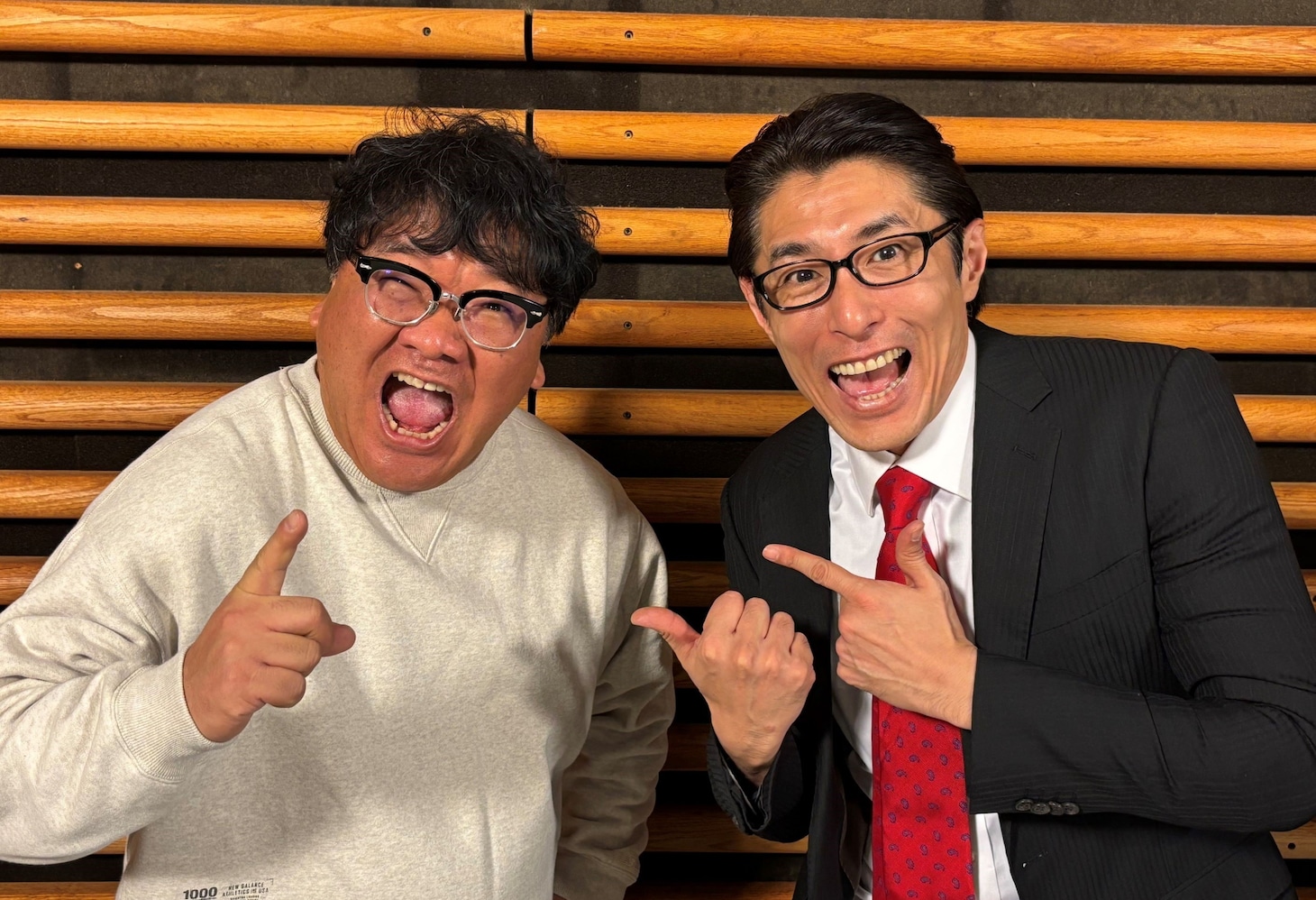 ラジオドラマ「NISSAN あ、安部礼司～BEYOND THE AVERAGE～」に出演するカンニング竹山と、安部礼司役の小林タカ鹿