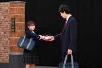 左から田中美久、かまいたち濱家