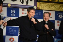 左からビートたけし、高田文夫