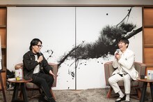 令和ロマンくるまとNON STYLE石田 ©マガジンハウス・辰巳出版（撮影：北原千恵美）