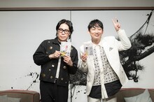 自著の発売を記念して対談を繰り広げた令和ロマンくるまとNON STYLE石田 ©マガジンハウス・辰巳出版（撮影：北原千恵美）