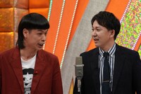 「アンタウォッチマン！」で漫才を披露するバッテリィズ