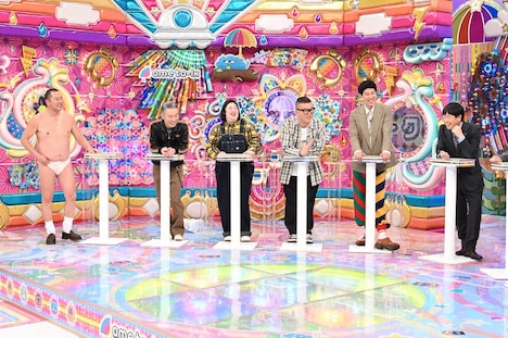 左から、とにかく明るい安村、モンスターエンジン西森、紅しょうが・熊元プロレス、シソンヌ長谷川、小籔千豊、蛍原徹