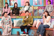 陣内智則が出演する「トークィーンズ」のワンシーン