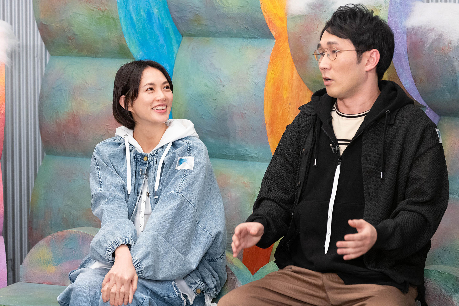 左から臼田あさ美、シソンヌじろう [画像ギャラリー 11/12] - お笑い