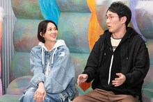 左から臼田あさ美、シソンヌじろう