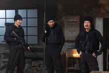 「LIFE！冬2」より、左から水上恒司、シソンヌじろう、内村光良