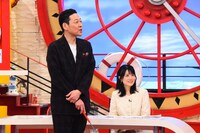 左から東野幸治、中島めぐみアナウンサー