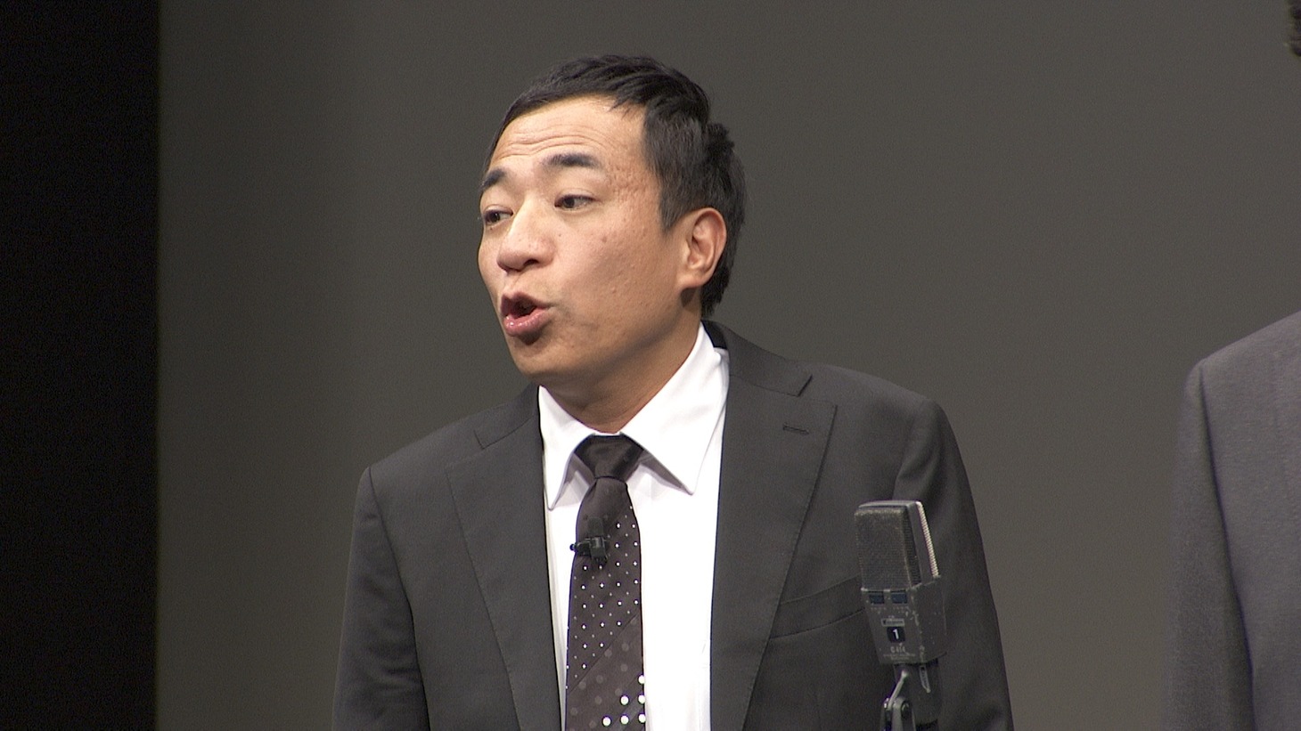 「塙、小学生になる」のワンシーン