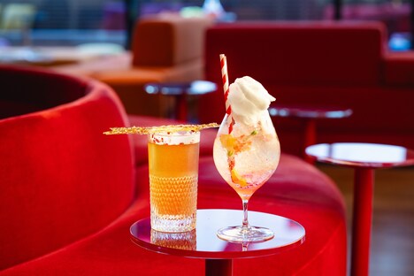 はるかぜに告ぐが監修したカクテル。左から「アオハルビール」「ふわりん羽」