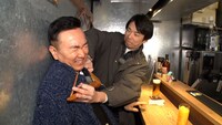 過去の恋愛を暴露され、山内にツッコむ濱家