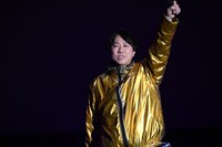 会場を盛り上げるヤジマリー。