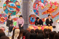 左から村重杏奈、西畑大吾、バカリズム、陣内智則