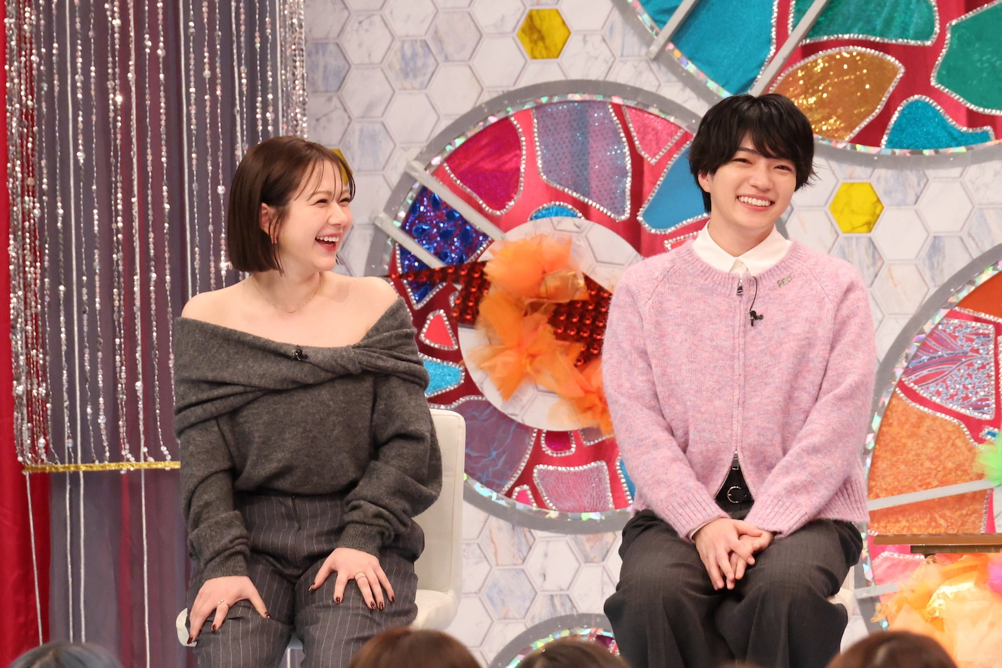 左から村重杏奈、西畑大吾