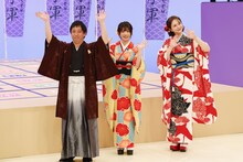 左からさらば青春の光・森田、えなこ、村重杏奈
