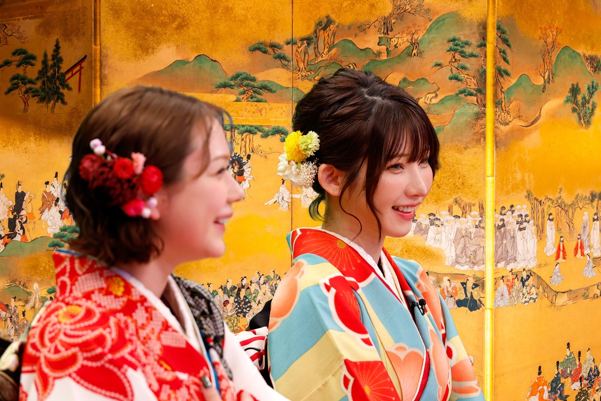 左から村重杏奈、えなこ