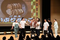 ヤジマリー。の頭皮をアップにした写真か、否かというクイズの答えが「いぶりがっこ」だった場面