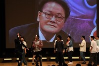 心霊風写真の左端の存在も気になる一同