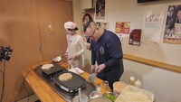 「スナックコットン」で調査する「お好み焼き論争」