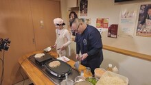 「スナックコットン」で調査する「お好み焼き論争」