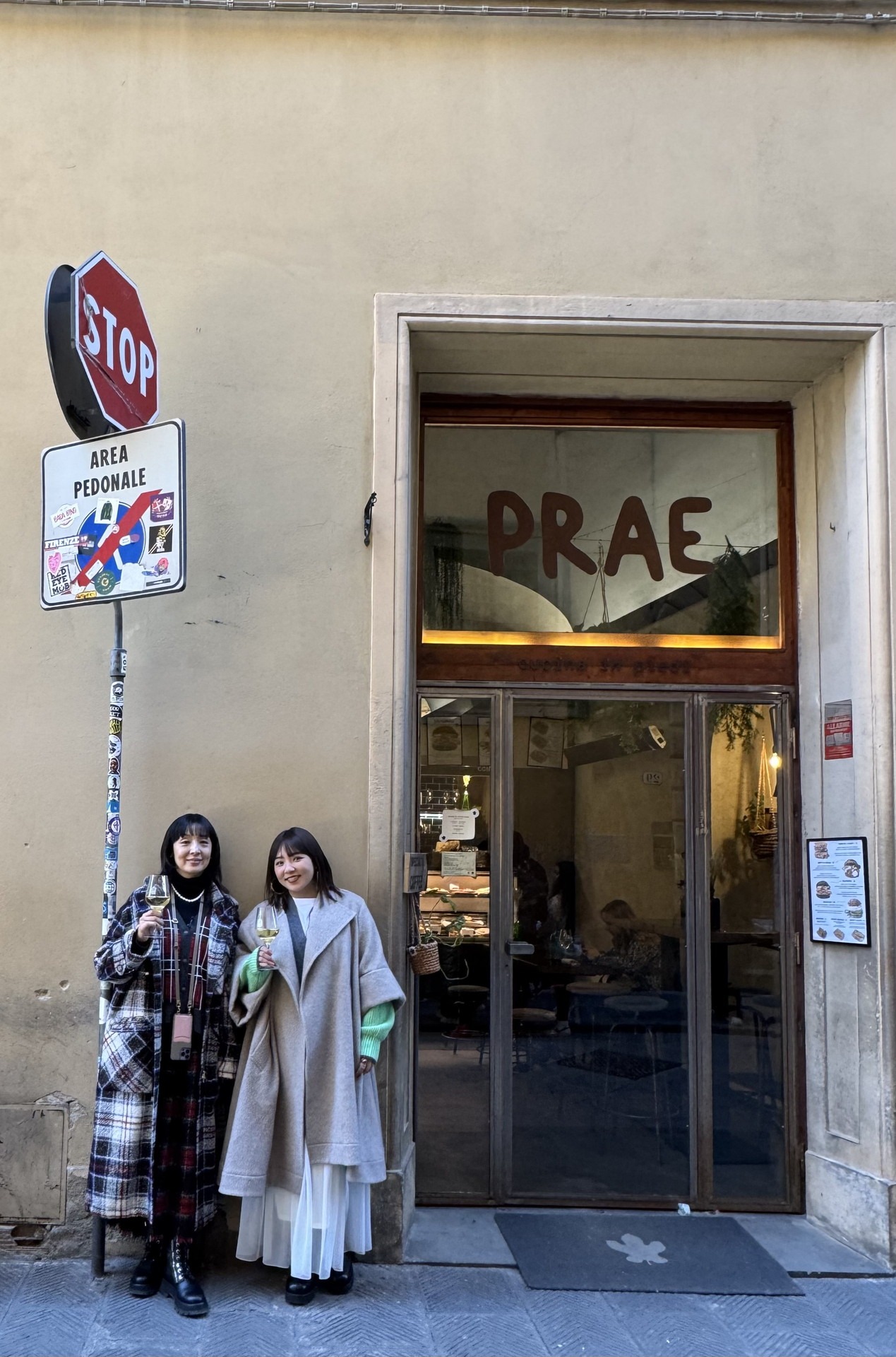 左から草刈民代、野呂佳代