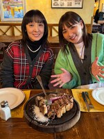 左から草刈民代、野呂佳代