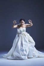 にゃんこスター・アンゴラ村長による「“大人かわいい”を表現した、大人のライオンポーズ」