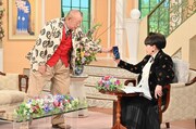 「徹子の部屋」に出演する笑福亭鶴瓶と黒柳徹子