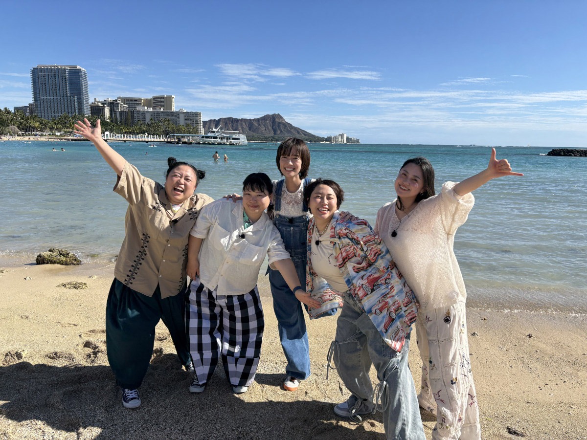 左から、ニッチェ、佐藤栞里、丸山礼、小林麗菜