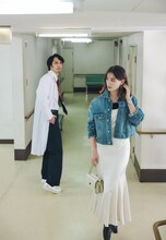 「CLASSY.」の着回し企画で主人公の不倫相手となる医師を演じる三福エンターテイメント（撮影：遠藤優貴）