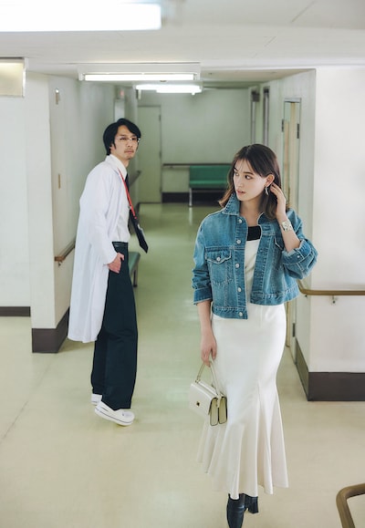 「CLASSY.」の着回し企画で主人公の不倫相手となる医師を演じる三福エンターテイメント（撮影：遠藤優貴）