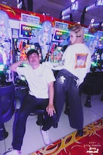 左から岡野陽一、藤田ニコル