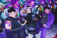 左から岡野陽一、藤田ニコル、空気階段・鈴木もぐら