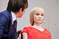 「マユリカのうなげろりん!! presents 『部屋と捨て猫とさゆり～赤いランプが光ったら警備員出動の合図やからねぇ～』」の様子