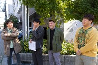 「シャンプー×野爆の30周年！ おもいでぶらぶら エモいやんテレビ」のワンシーン