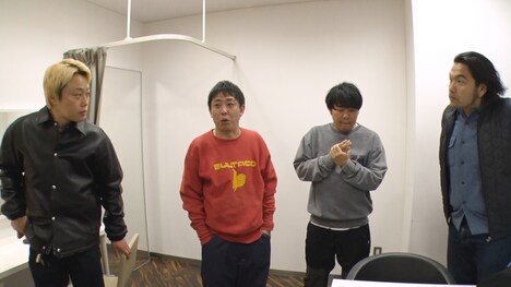 「見取り図じゃん」でゲストのさらば青春の光が見取り図に番組の“昇格”を報告したワンシーン