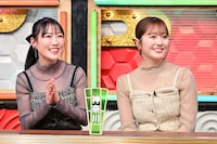 左から高城れに、佐々木彩夏