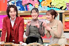 左からぱーてぃーちゃん・すがちゃん最高No.1、高城れに、佐々木彩夏