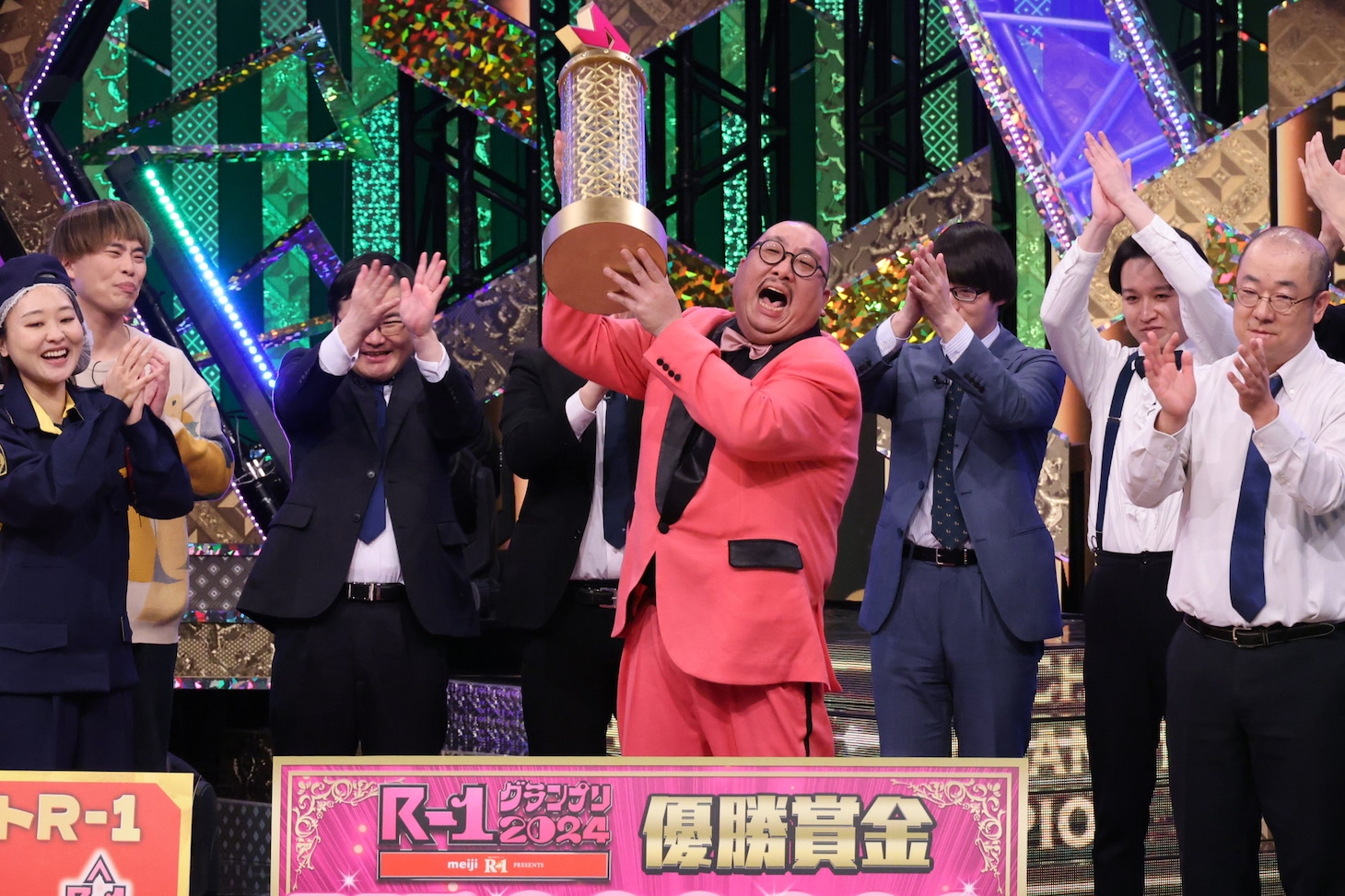 「R-1グランプリ2024」で優勝した瞬間の街裏ぴんく