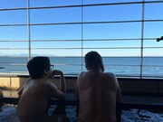 伊勢市でオーシャンビューの露天風呂を満喫するおいでやす小田と出川哲朗