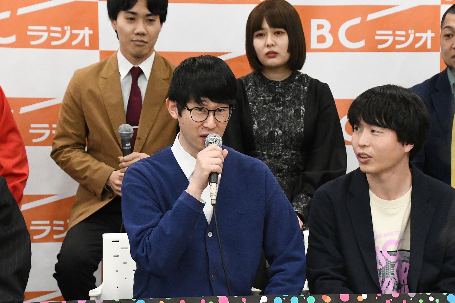 趣味を発表するカラタチ大山