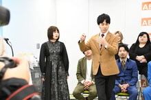 「この見た目にしてはきれいなアンダースロー」を披露するシンクロニシティ西野