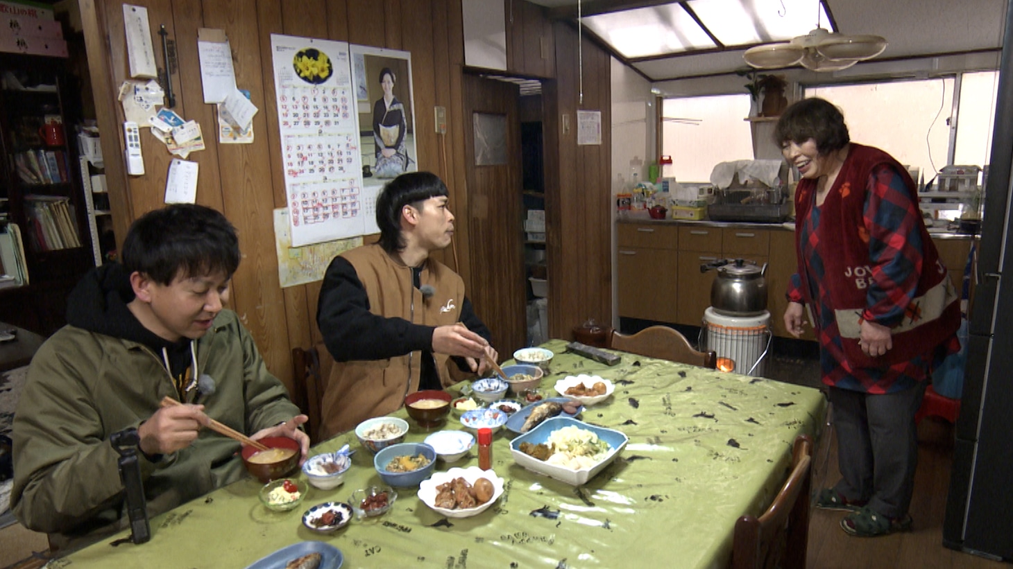 「バッテリィズがチャリで来た。」のワンシーン
