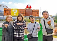 左から海原やすよ ともこ、中川家